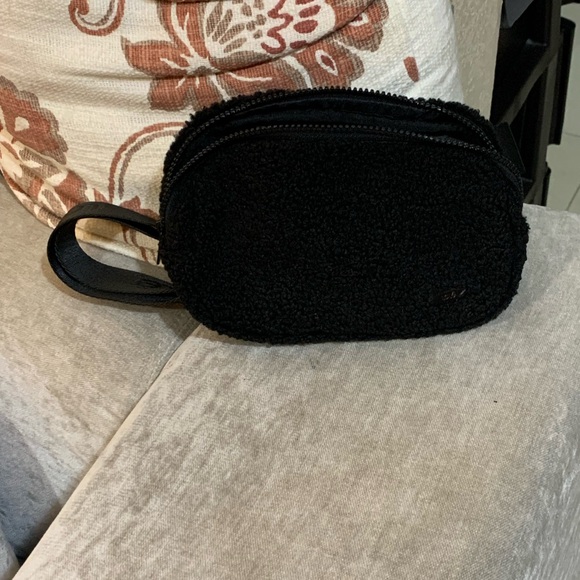 LoLe Belt Bag - Picture 6 of 6